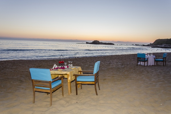 Romantic Dinner at Edde Sands